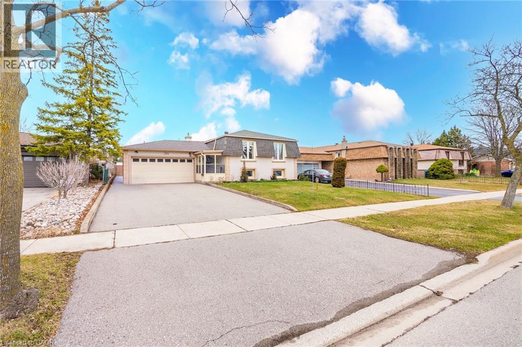 MLS® listing #29855294 for sale located at 305 PINEGROVE Road