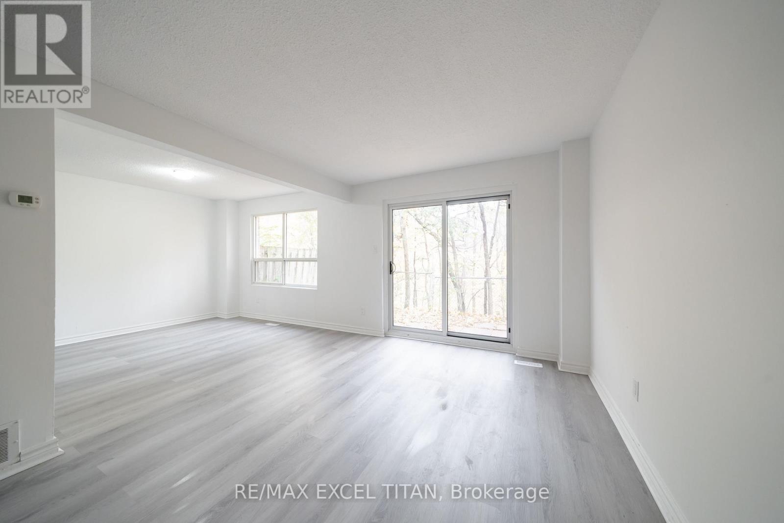 MLS® listing #29855333 for sale located at 1285 WHITE OAKS