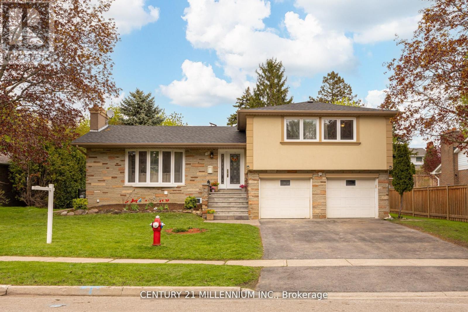 MLS® listing #29857377 for sale located at 18 RIDGEHILL DRIVE