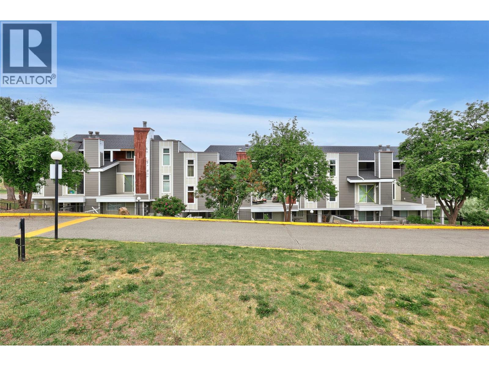 MLS® listing #29857413 for sale located at 1435 Summit Drive Unit# 23