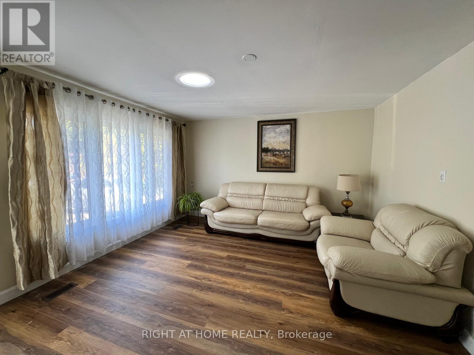 MLS® listing #29858480 for sale located at 3273 COVE AVENUE
