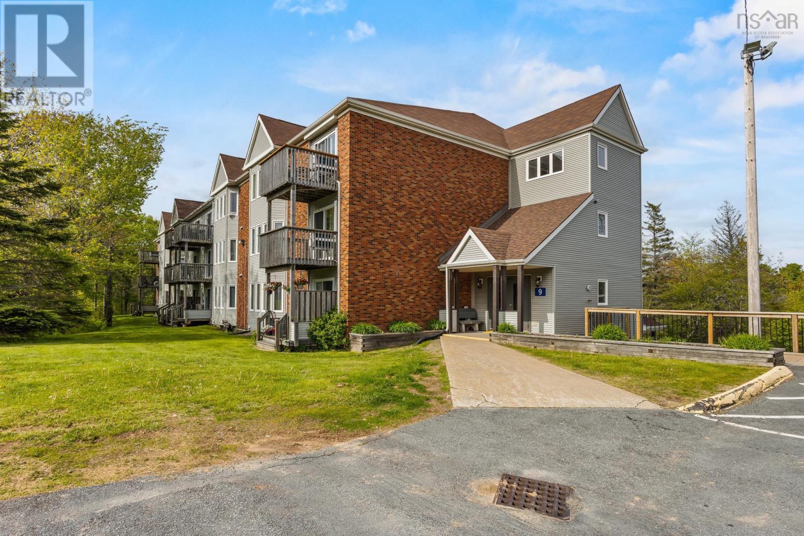 MLS® listing #29858902 for sale located at 351 9 Forest Hills Parkway