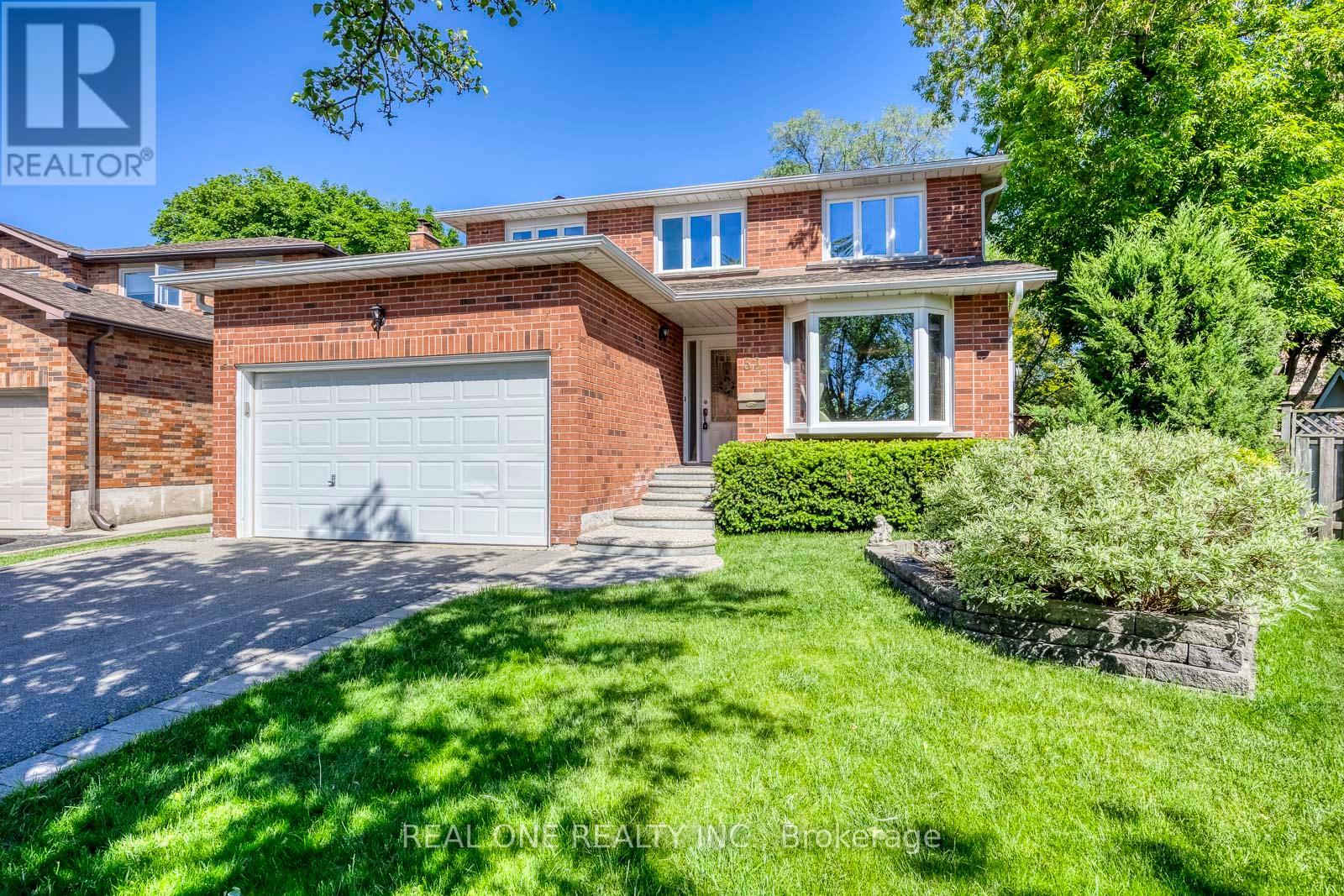 MLS® listing #29859063 for sale located at 32 ROSLO COURT
