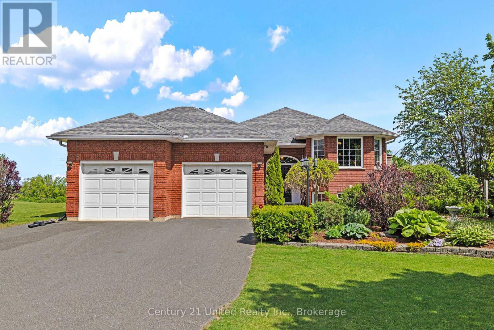 MLS® listing #29859107 for sale located at 2872 LAKEFIELD ROAD