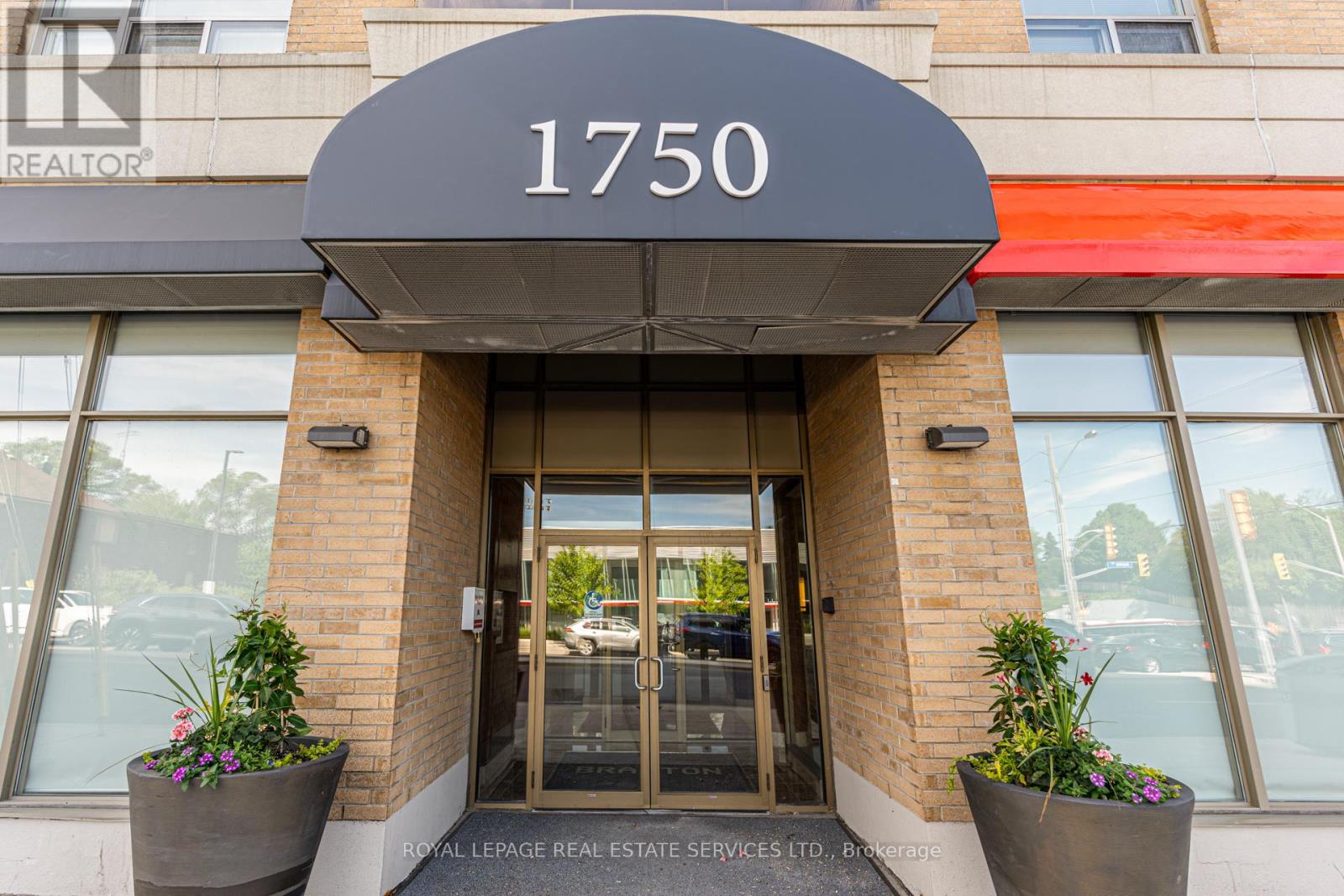 MLS® listing #29859186 for sale located at 202 - 1750 BAYVIEW AVENUE