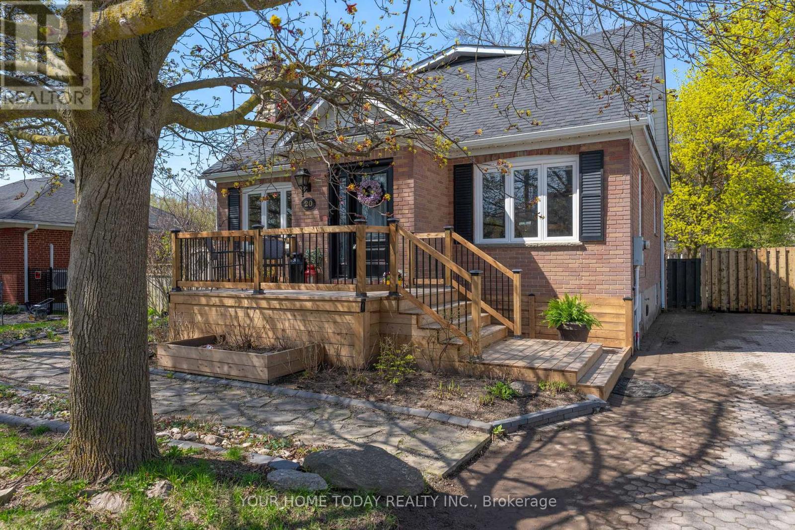 MLS® listing #29859258 for sale located at 20 ELGIN STREET
