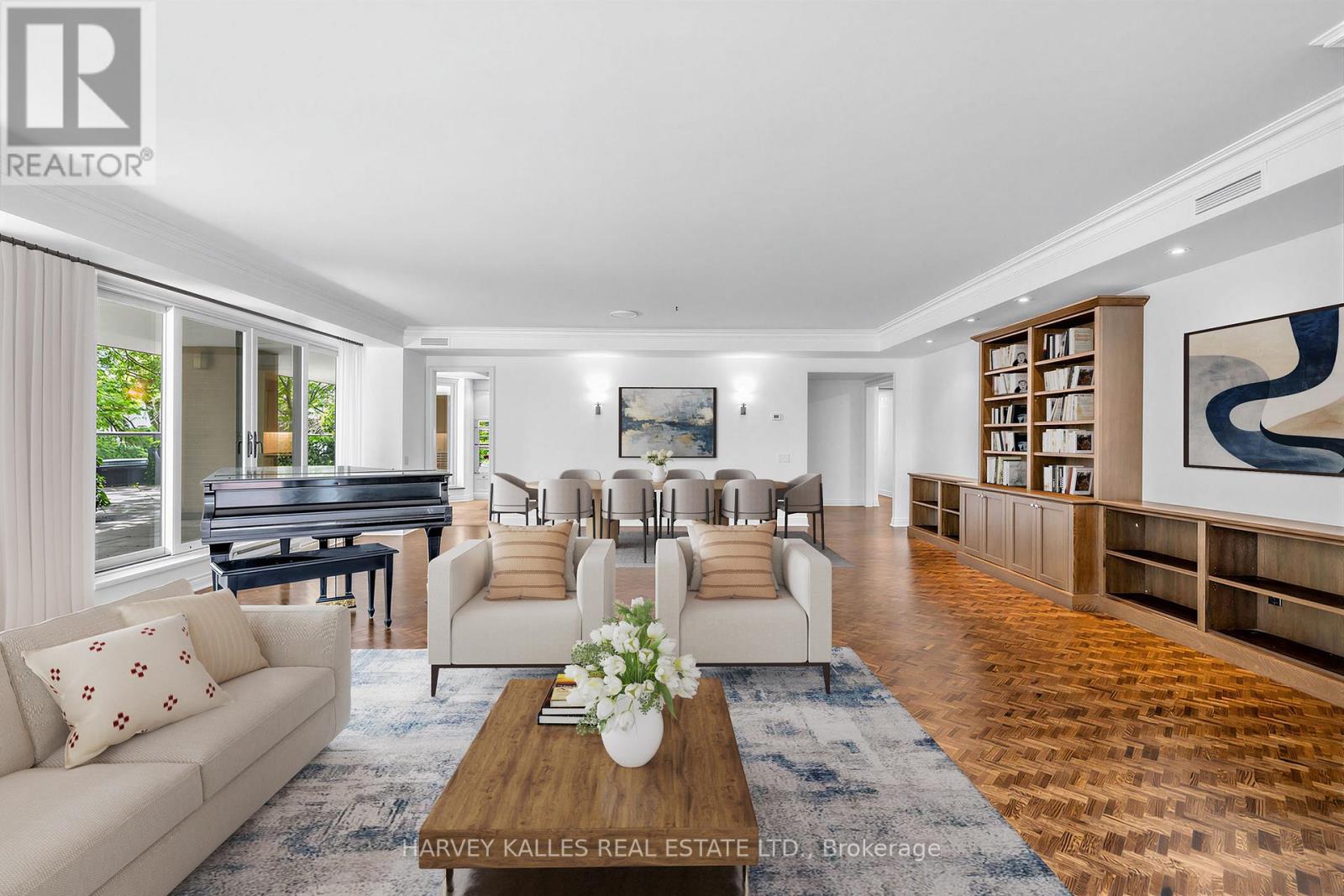 MLS® listing #29860128 for sale located at 310 - 4 LOWTHER AVENUE
