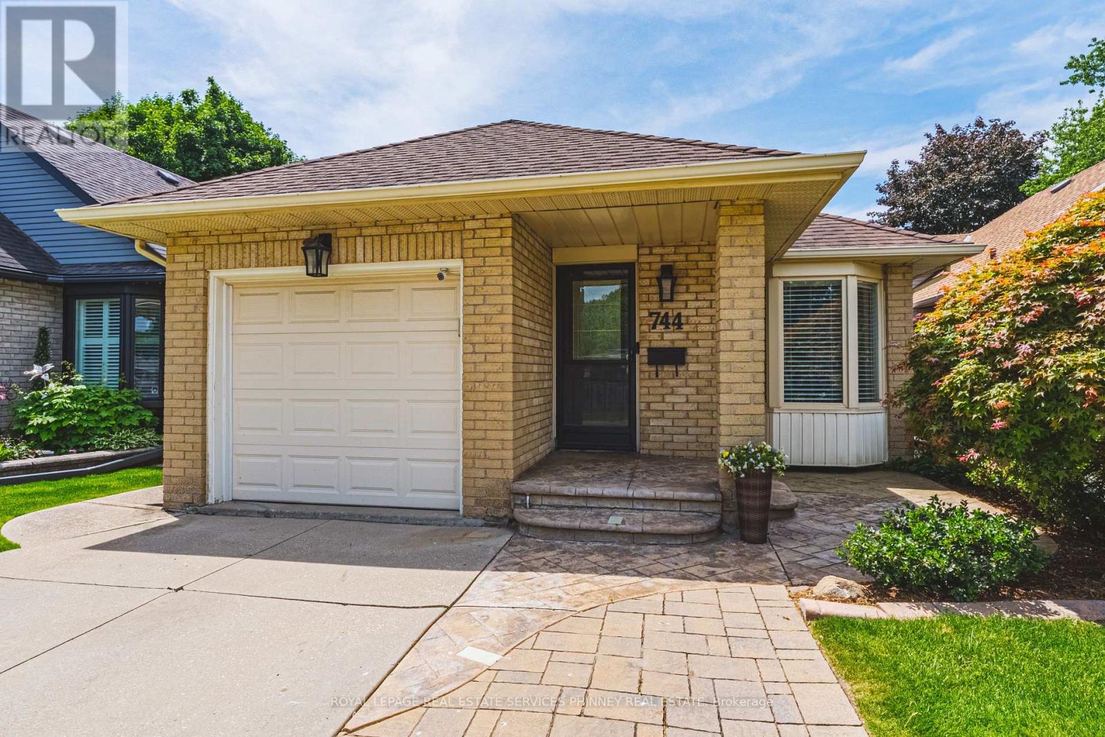 MLS® listing #29860262 for sale located at 744 MIRIAM CRESCENT