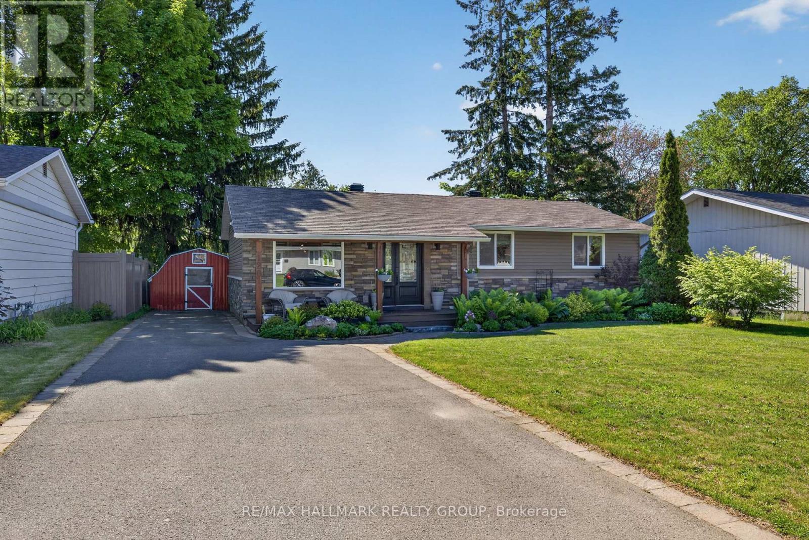 MLS® listing #29860712 for sale located at 120 ABBEYHILL DRIVE