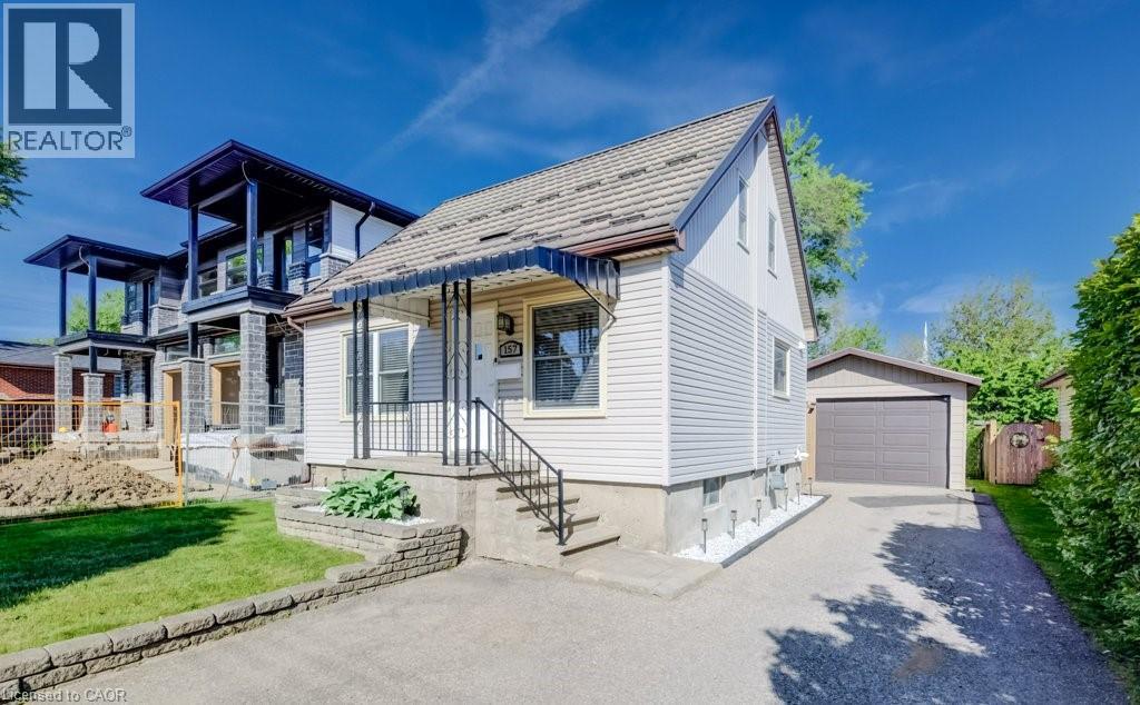 MLS® listing #29861282 for sale located at 157 FIFTH Avenue