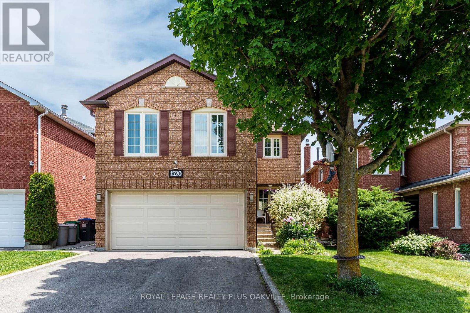 MLS® listing #29863259 for sale located at 1520 ROSEWAY DRIVE
