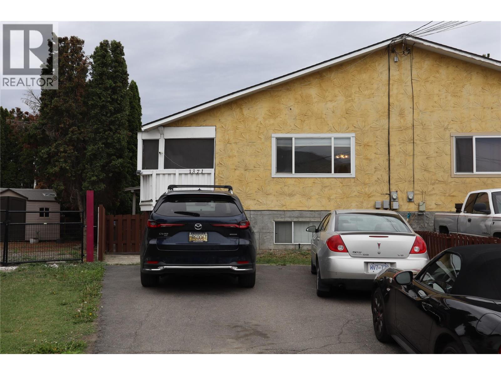 MLS® listing #29863878 for sale located at 1371 Ottawa Place