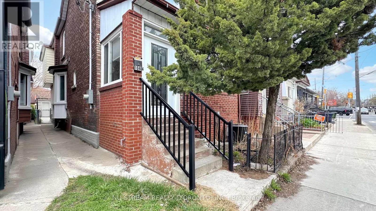 MLS® listing #29865322 for sale located at 1040 OSSINGTON AVENUE