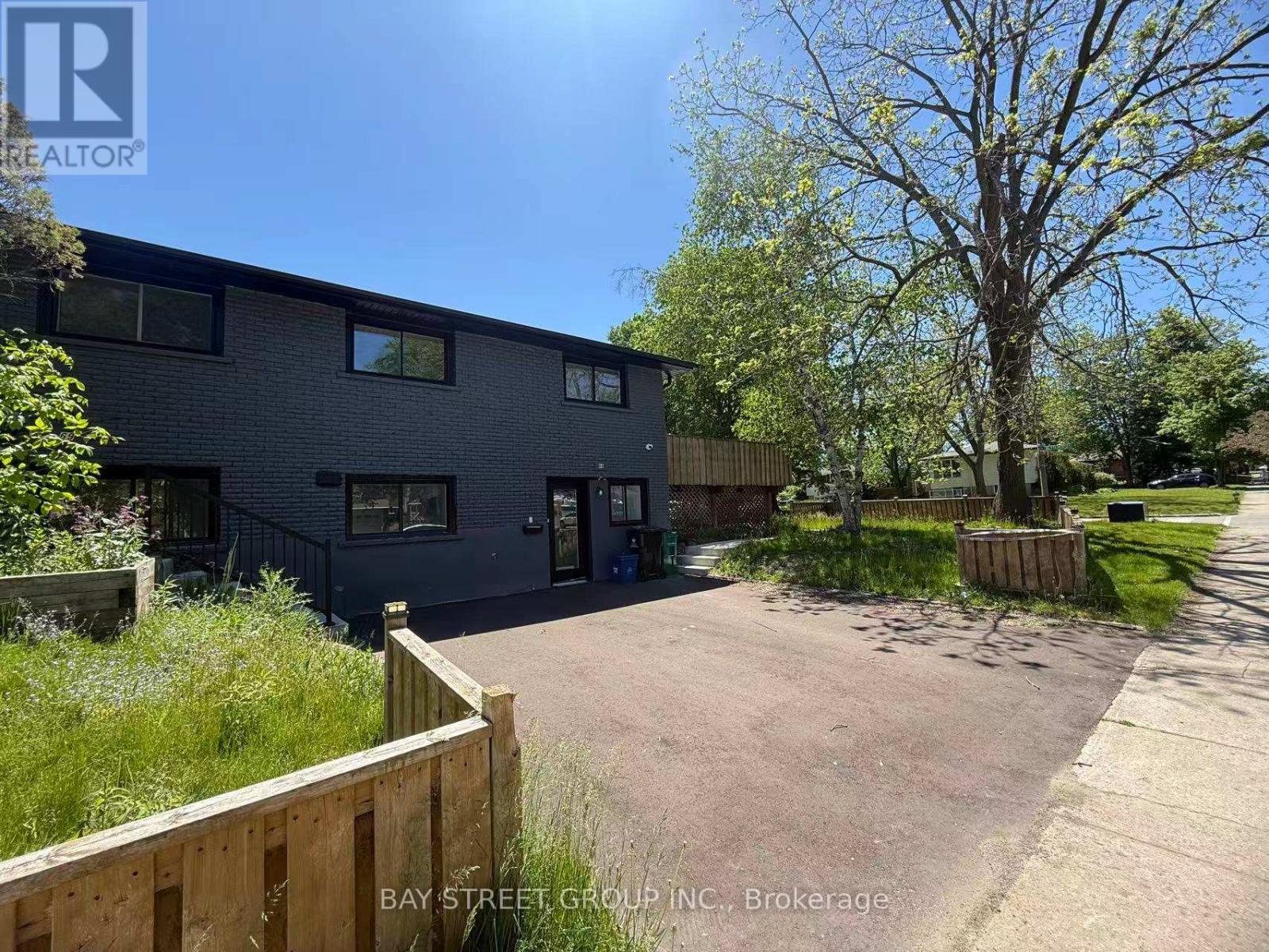 MLS® listing #29865331 for sale located at #2 - 69 BLYTHWOOD ROAD N