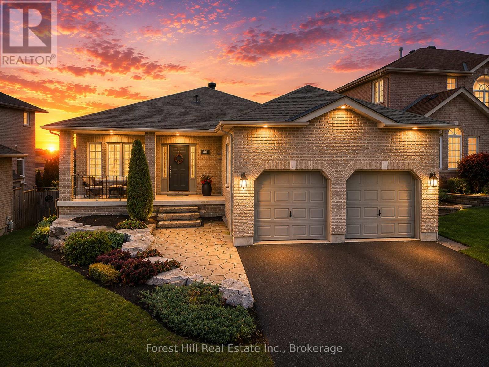 MLS® listing #29865510 for sale located at 68 SILVER TRAIL S