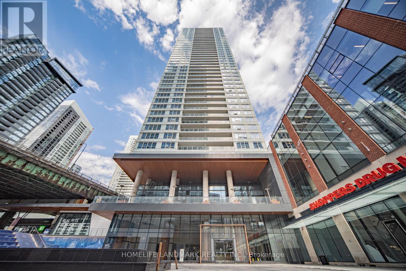 MLS® listing #29866570 for sale located at 2302 - 17 BATHURST STREET
