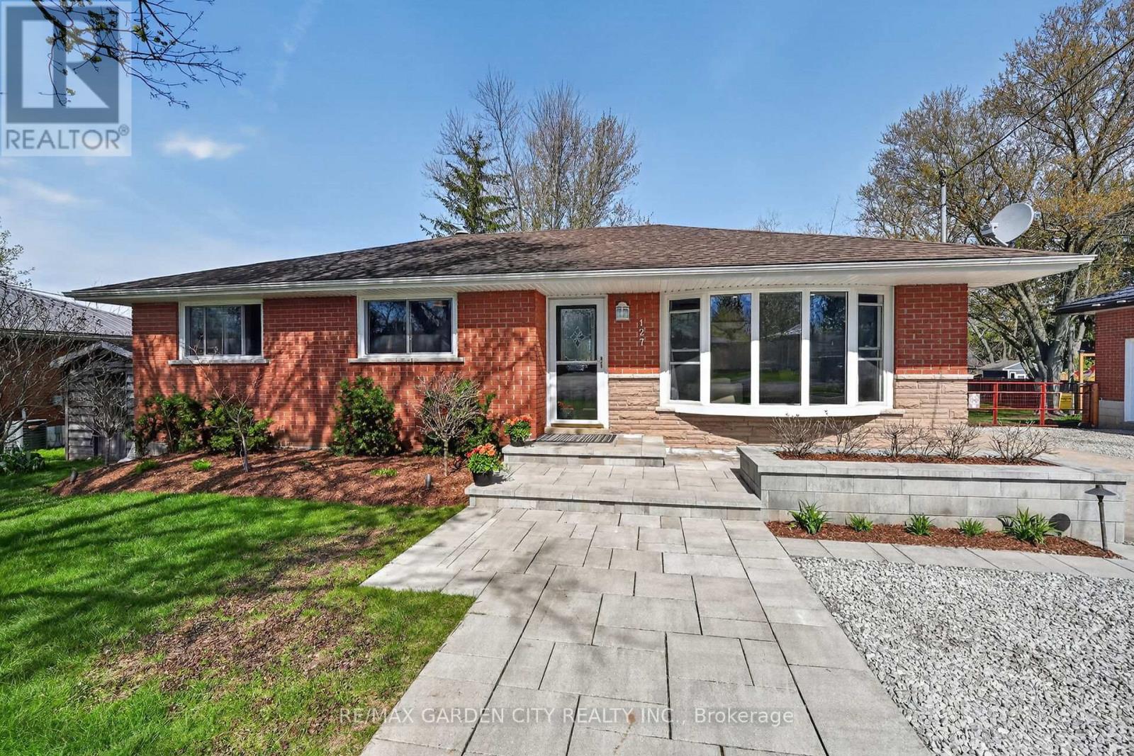 MLS® listing #29866734 for sale located at 127 AYR STREET