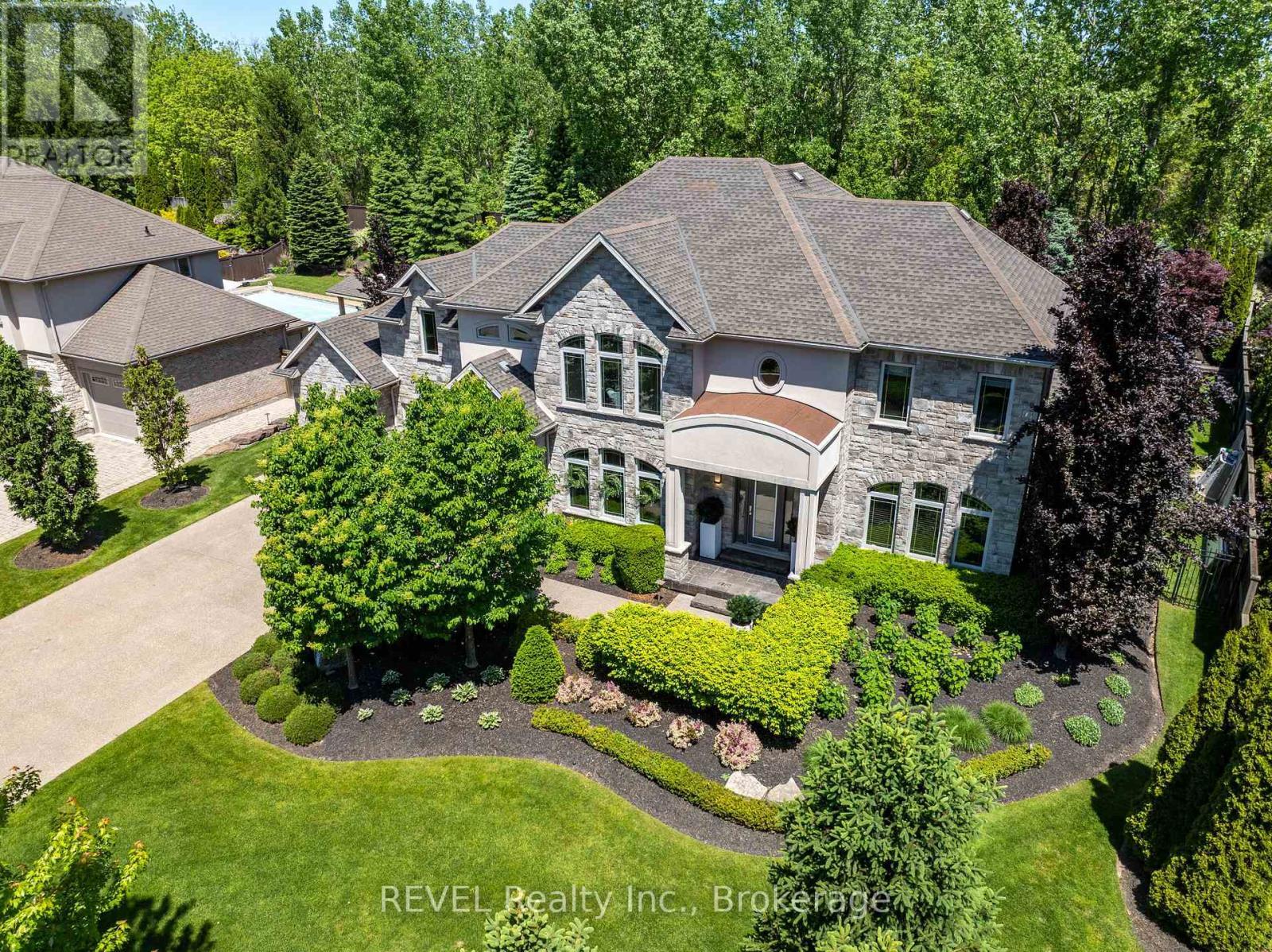 MLS® listing #29866982 for sale located at 6745 DOMENIC CRESCENT