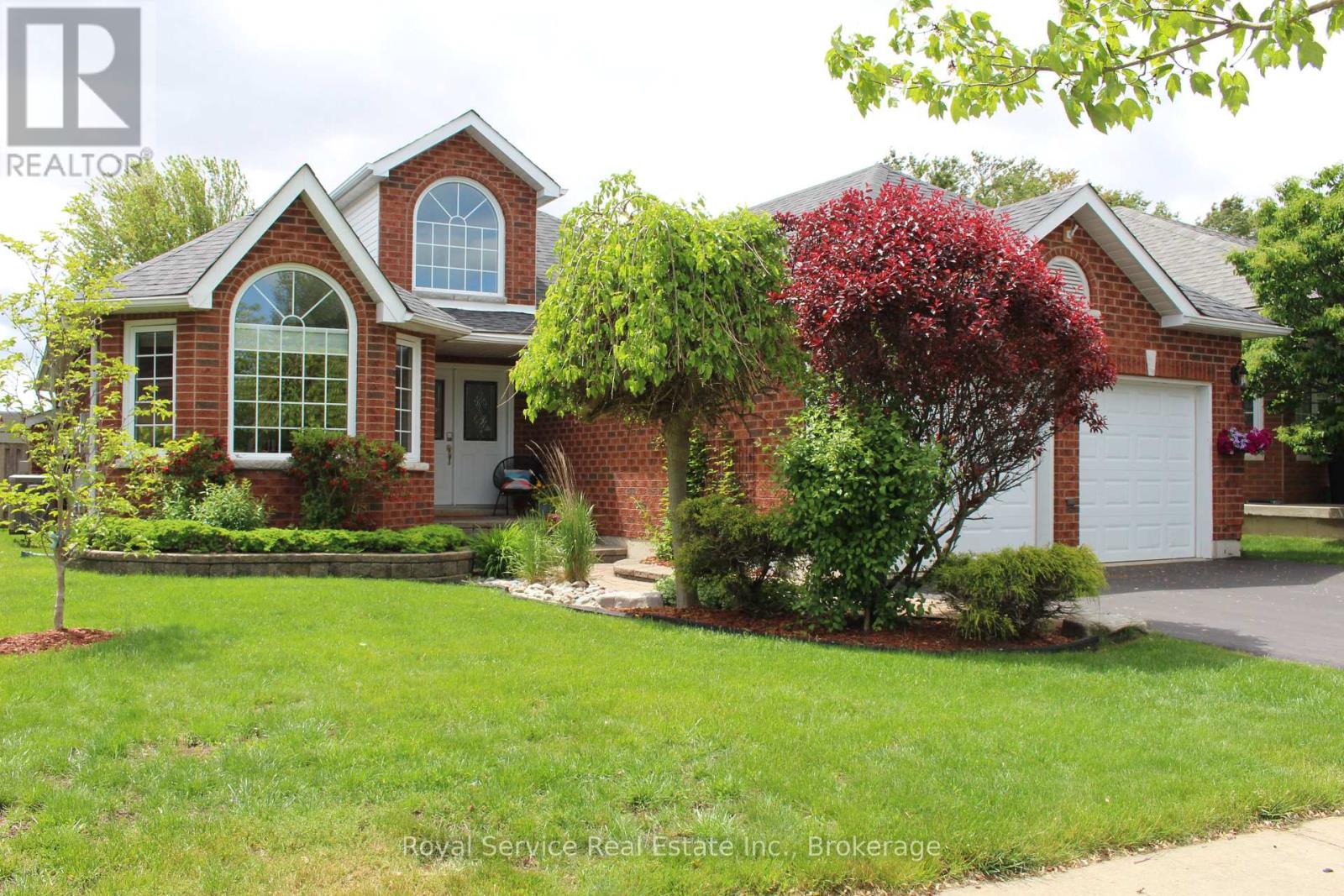 MLS® listing #29867136 for sale located at 1031 OTTO DRIVE