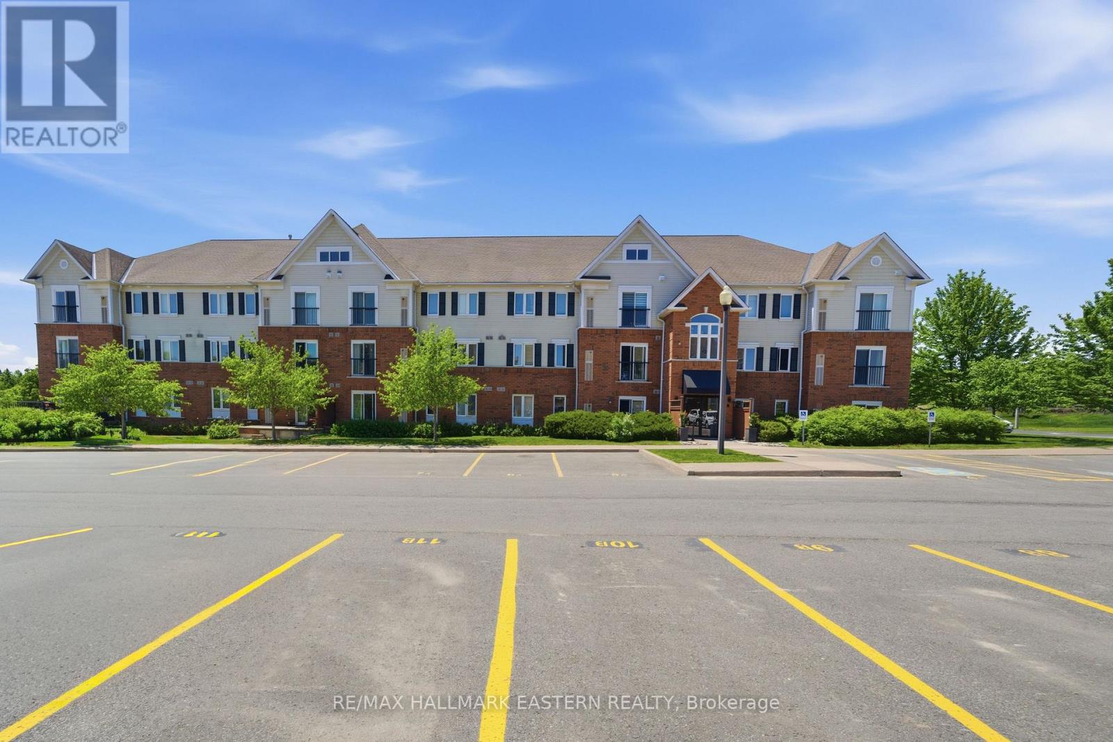 MLS® listing #29867263 for sale located at 101 - 300 SPILLSBURY DRIVE