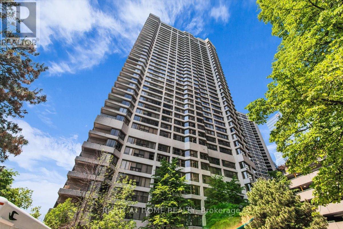 MLS® listing #29867600 for sale located at 1304 - 65 HARBOUR SQUARE