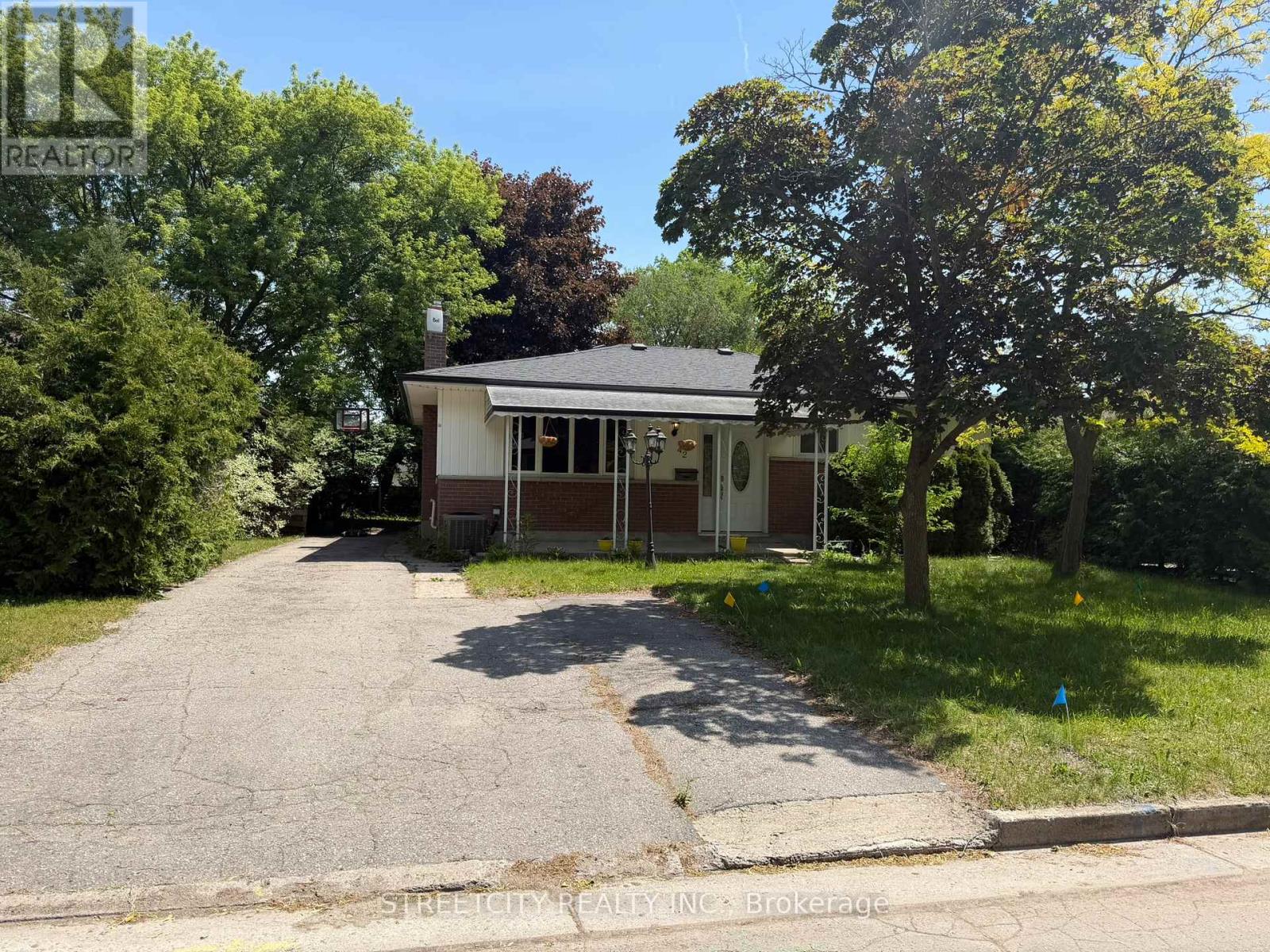 MLS® listing #29868266 for sale located at 42 ONEIDA ROAD
