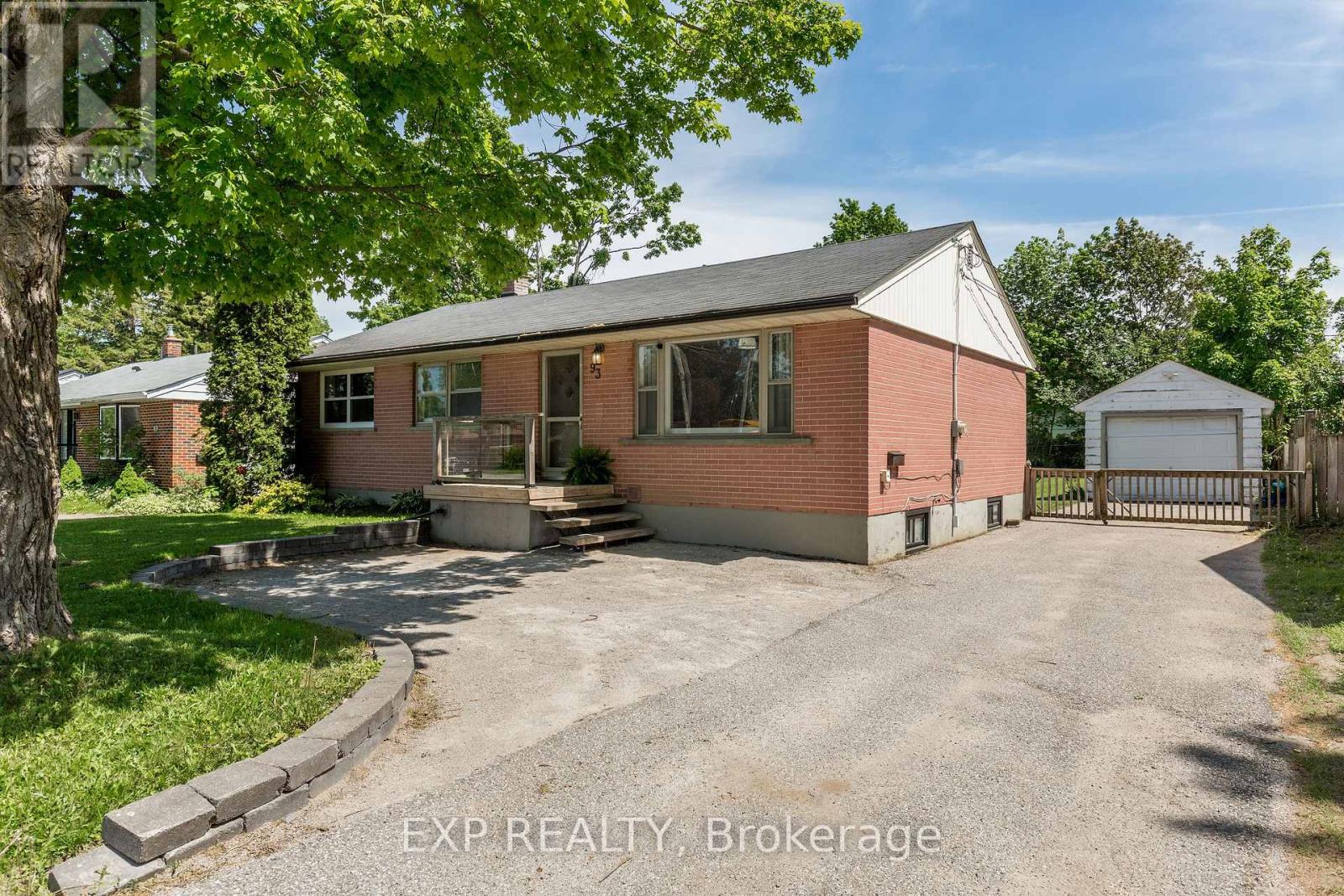 MLS® listing #29868437 for sale located at 93 NORTH STREET W