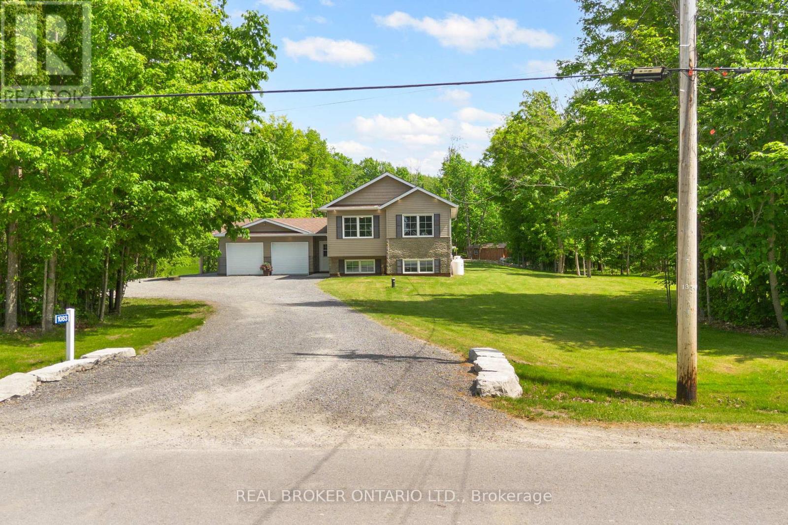 MLS® listing #29868672 for sale located at 1083 ST FILLANS ROAD