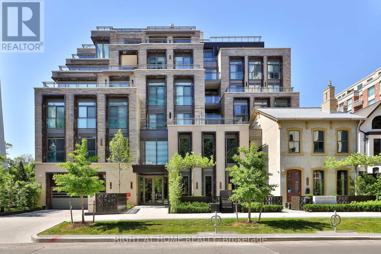 MLS® listing #29868710 for sale located at GARDEN HOME 1 - 10 PRINCE ARTHUR AVENUE