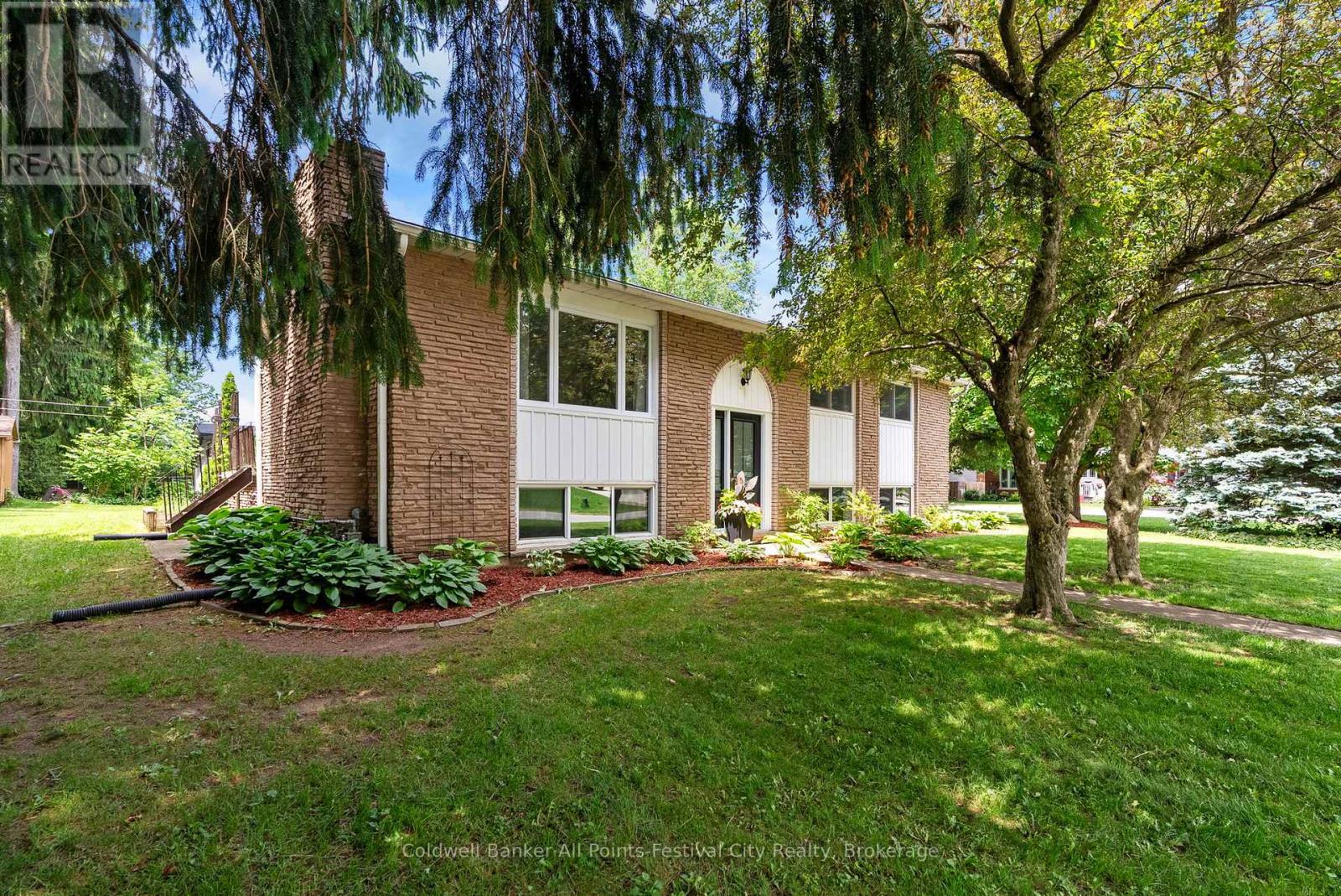 MLS® listing #29868886 for sale located at 398 TOWNSEND STREET