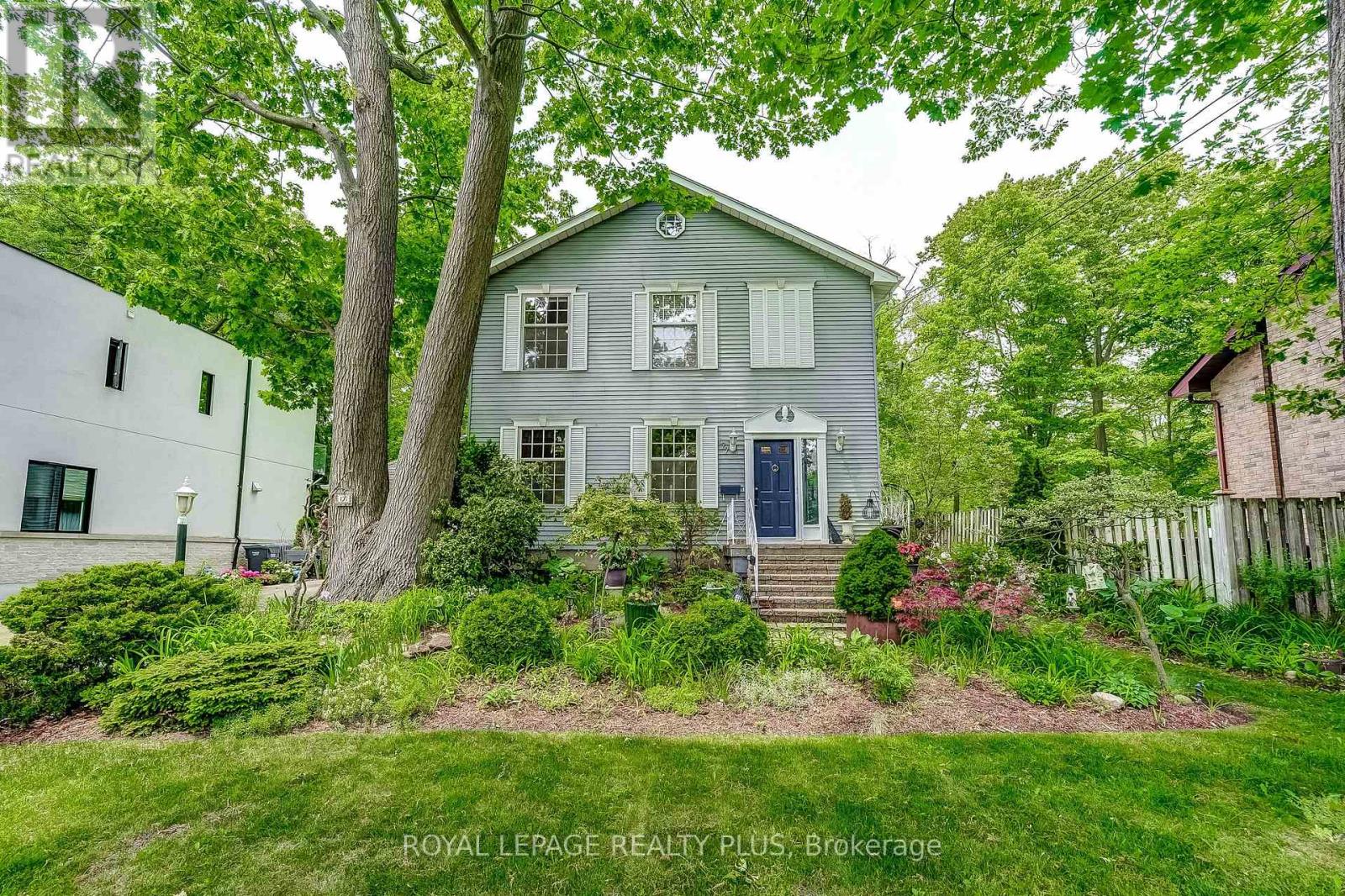MLS® listing #29868956 for sale located at 177 MINEOLA ROAD E
