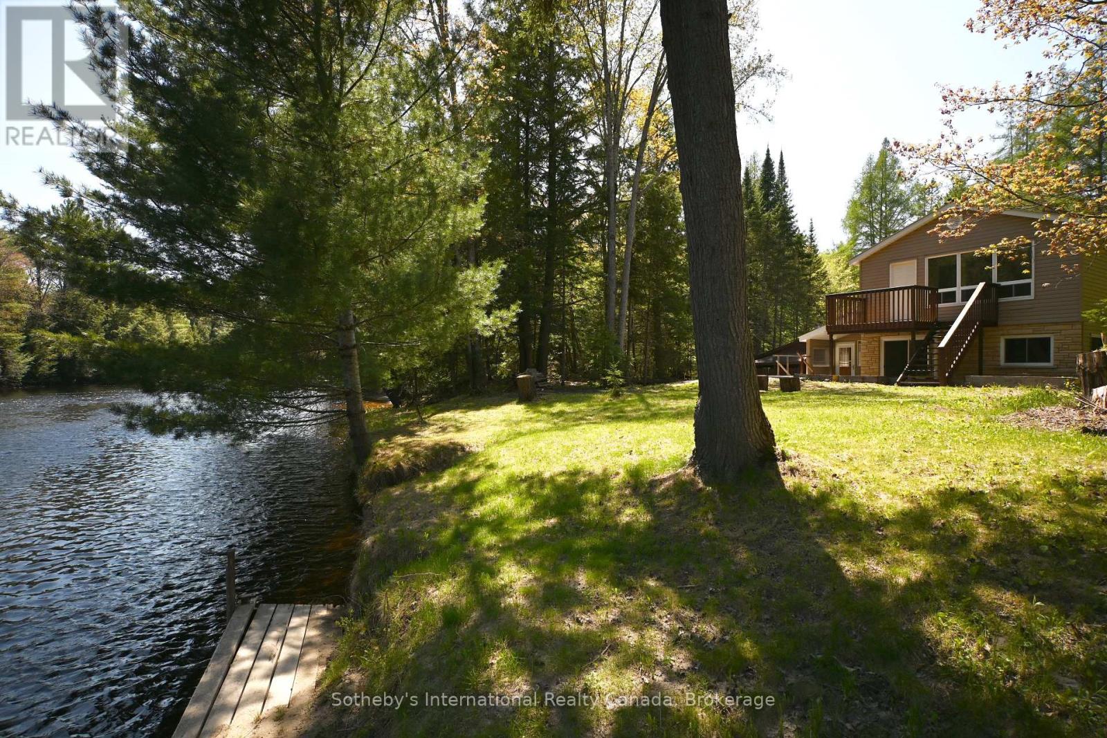 MLS® listing #29869529 for sale located at 1072 HOLIDAY PARK DRIVE