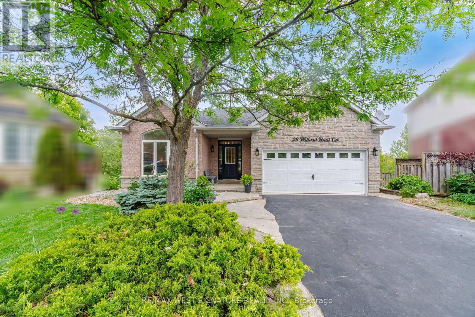MLS® listing #29869637 for sale located at 29 WILLARD HUNT CRESCENT