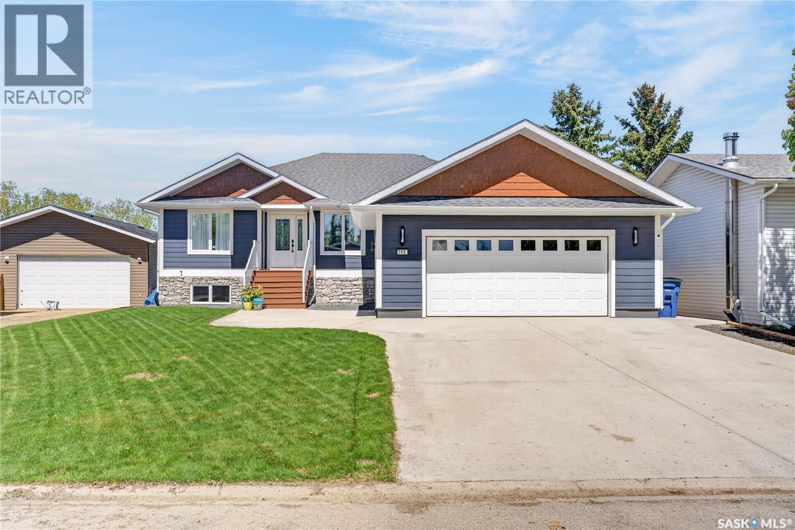 MLS® listing #29869978 for sale located at 715 Golburn CRESCENT