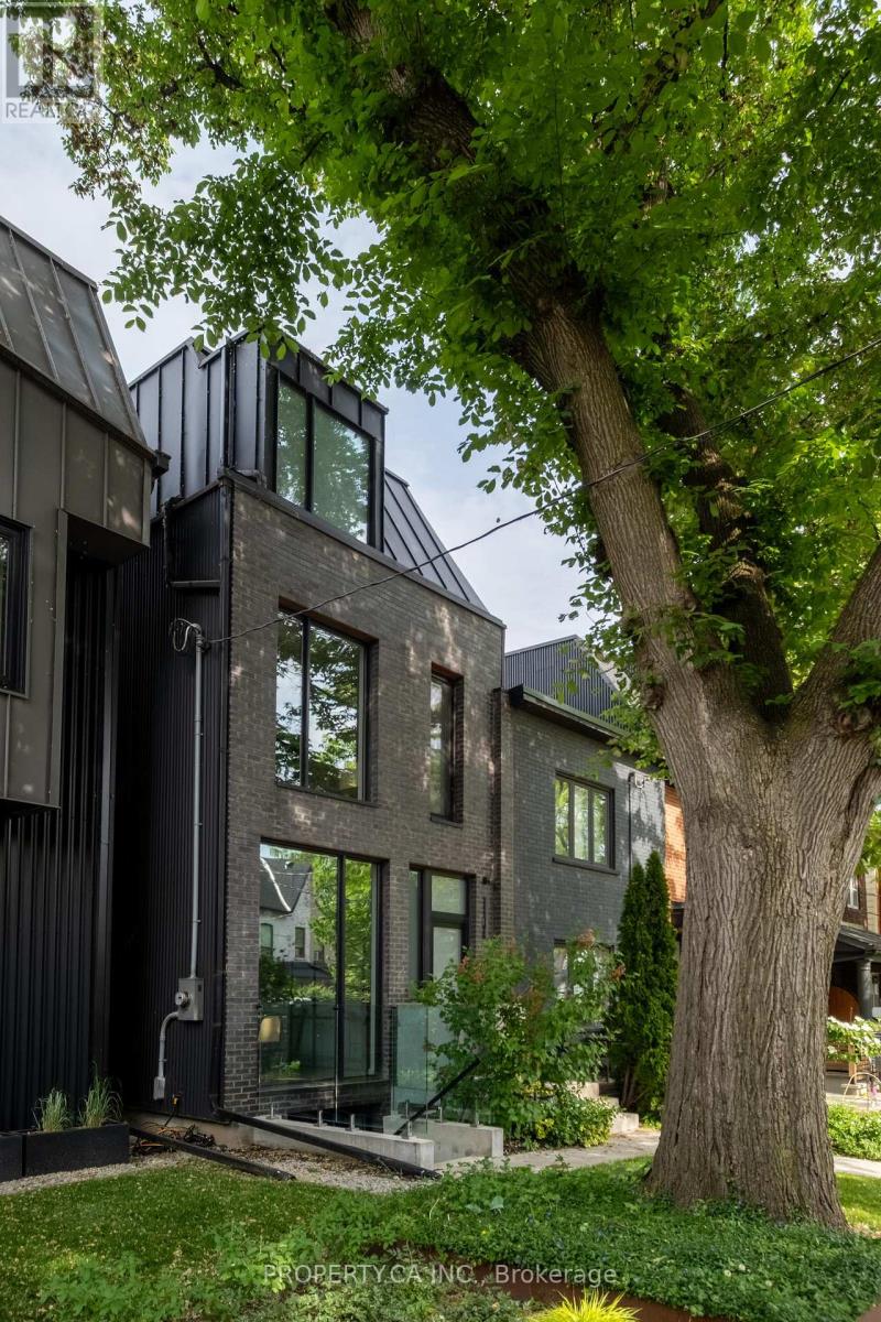 MLS® listing #29870262 for sale located at 165 LISGAR STREET