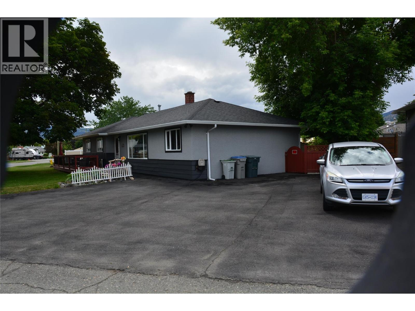 MLS® listing #29870916 for sale located at 601 REGINA Avenue
