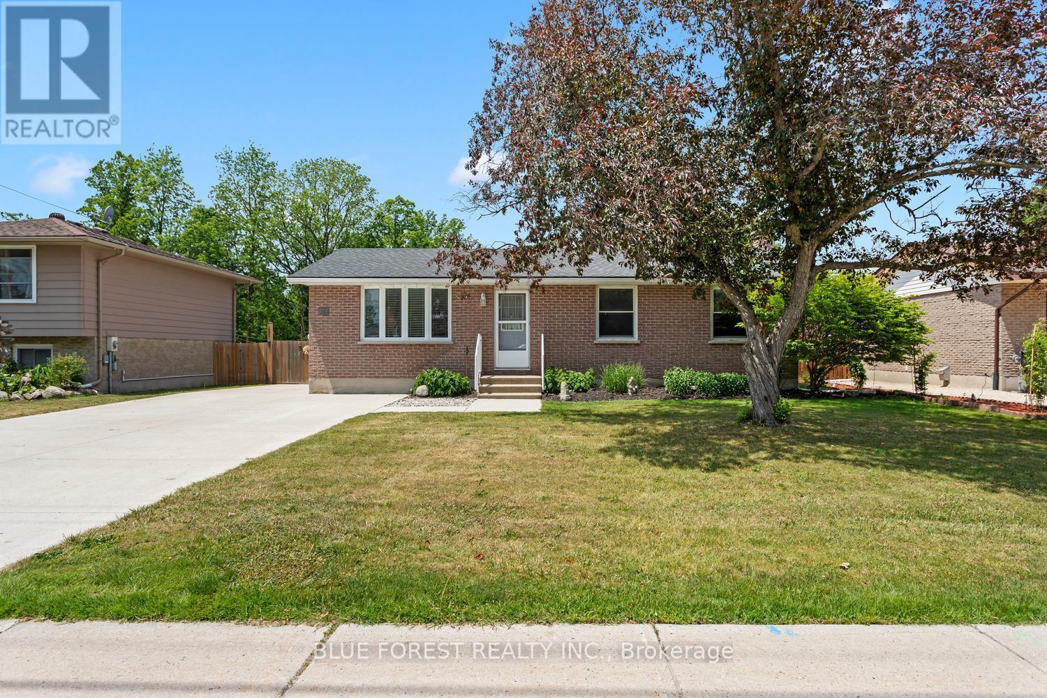 MLS® listing #29871283 for sale located at 183 QUEEN STREET