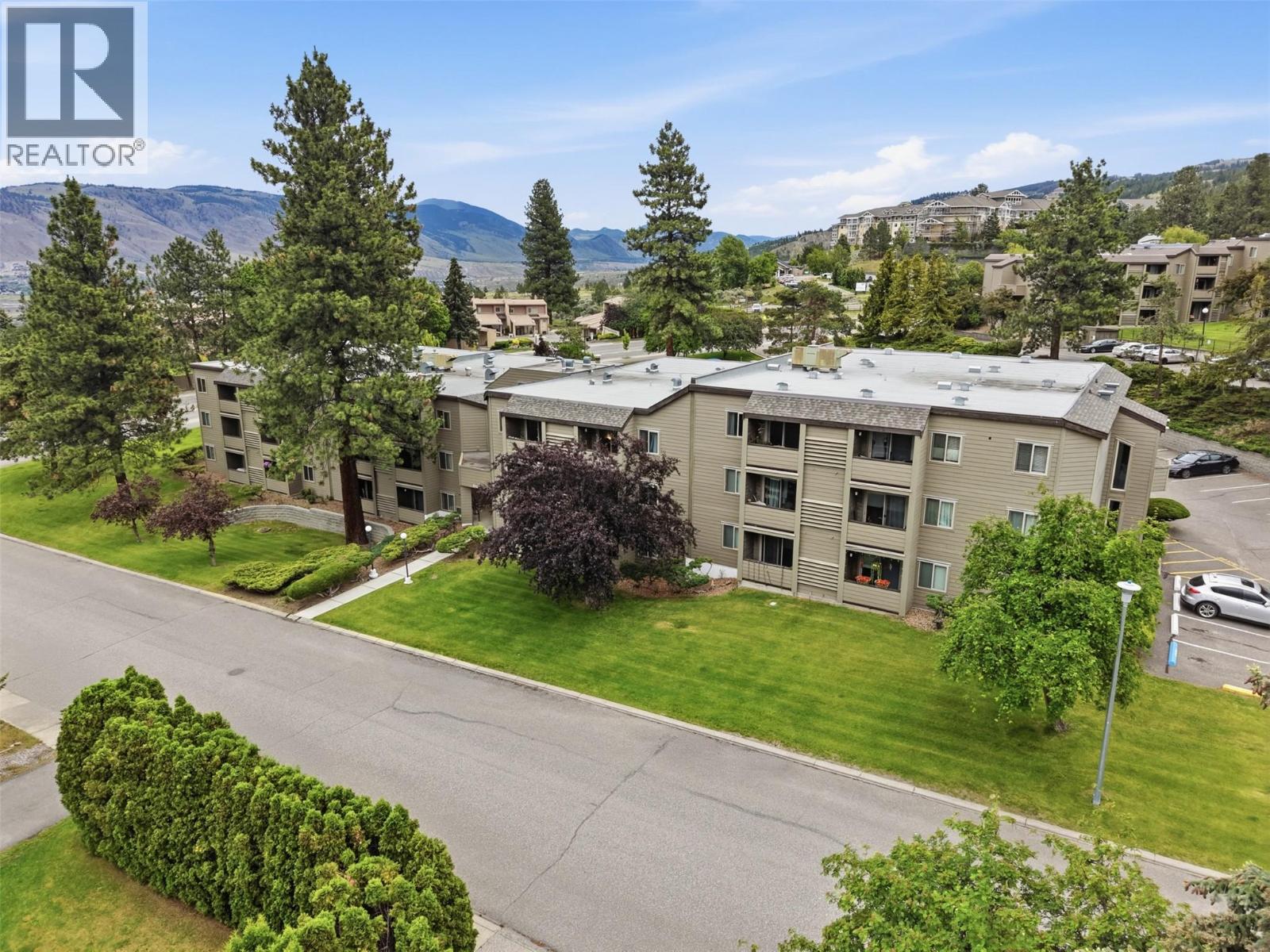 MLS® listing #29871894 for sale located at 245 GORDONHORN Crescent Unit# 111