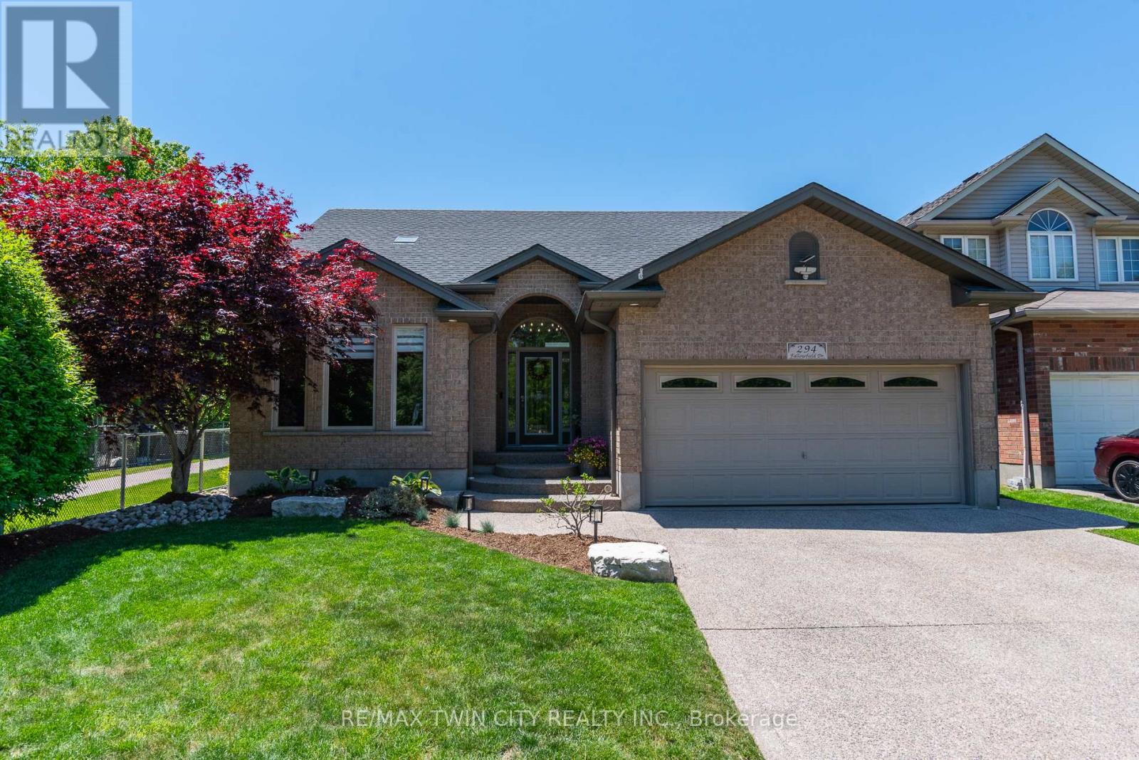 MLS® listing #29872079 for sale located at 294 FALLOWFIELD DRIVE