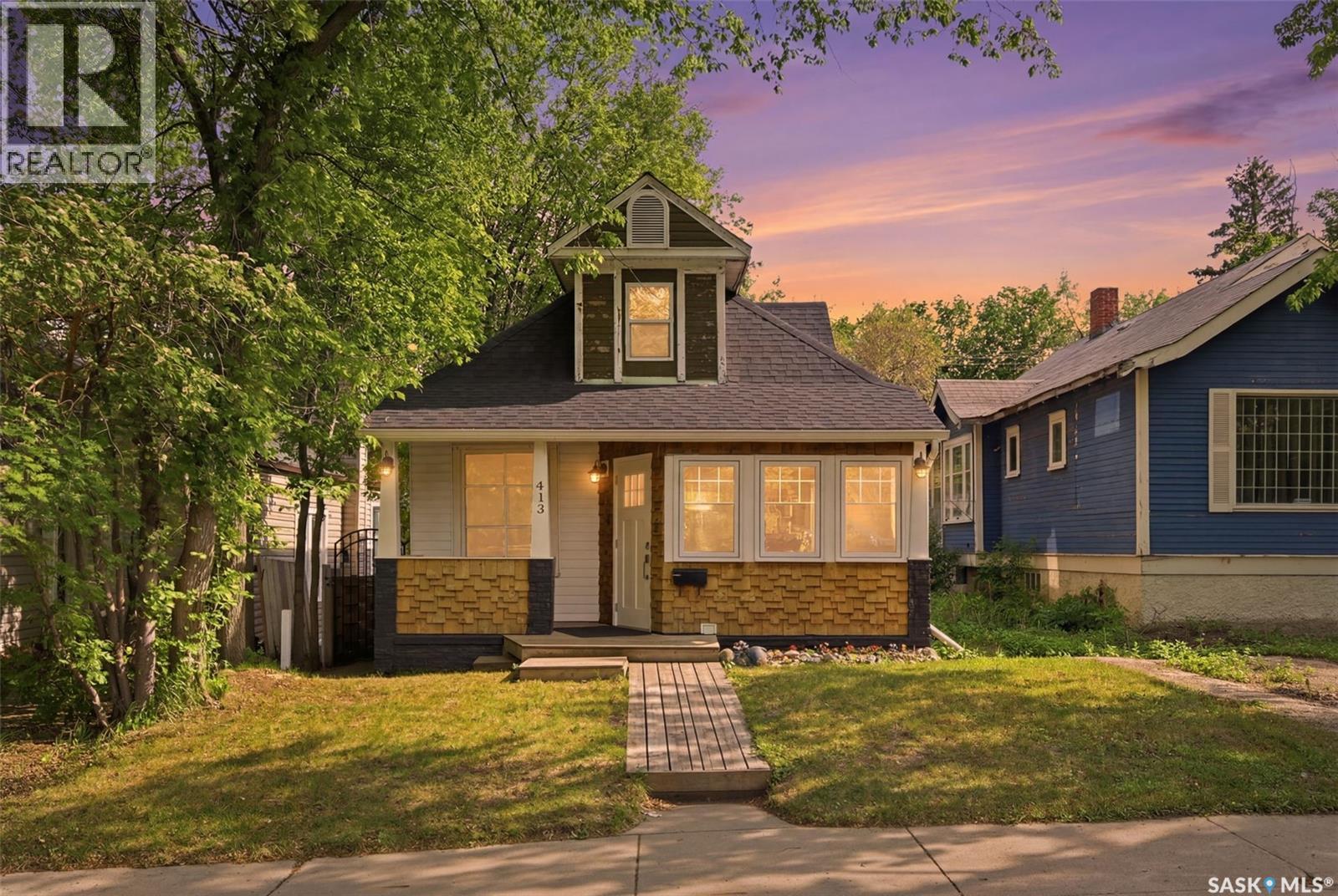 MLS® listing #29872096 for sale located at 413 26TH STREET W