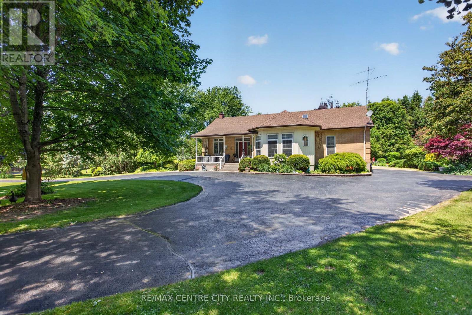 MLS® listing #29872351 for sale located at 8982 YARMOUTH CENTRE ROAD