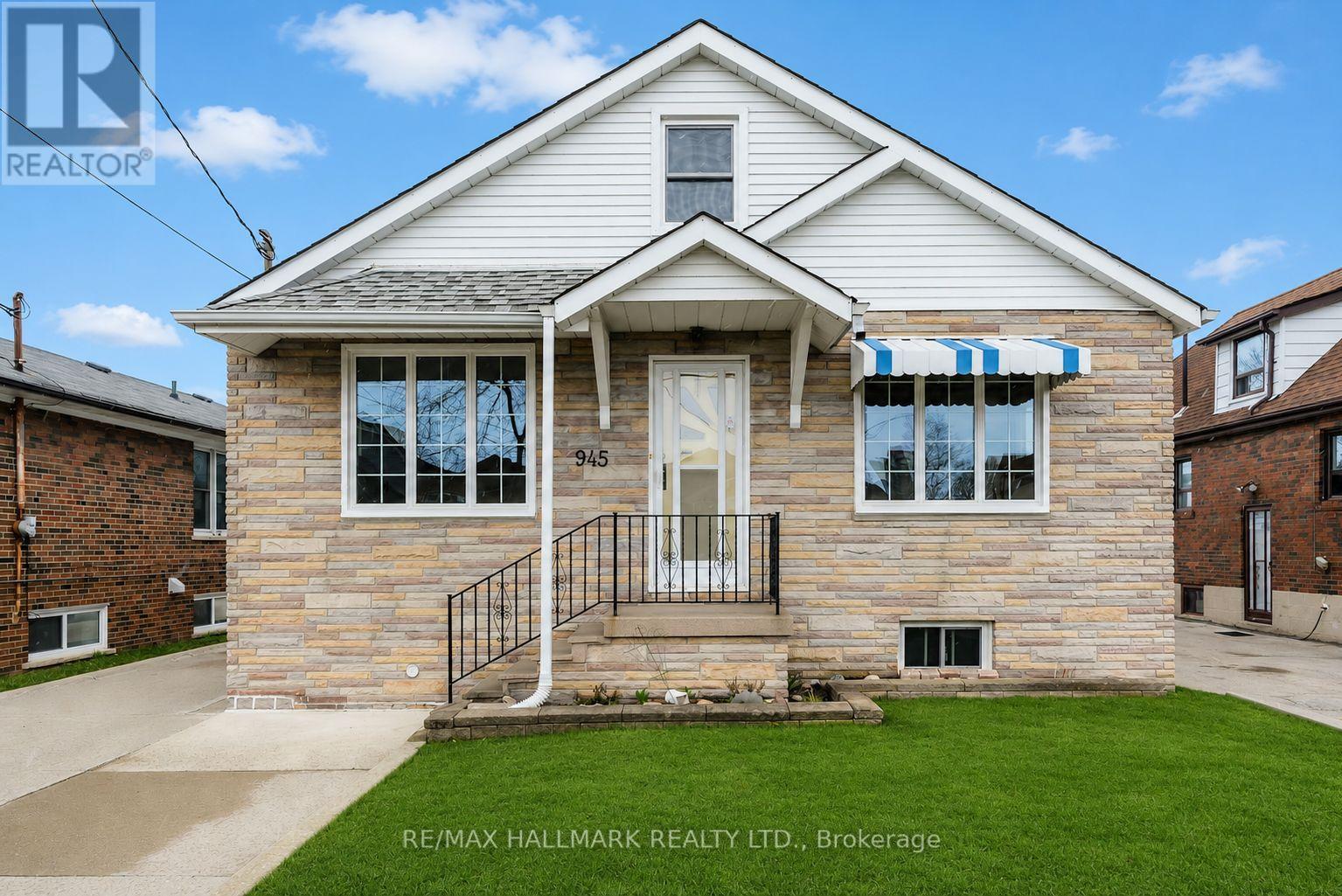 MLS® listing #29872496 for sale located at 945 GLENCAIRN AVENUE