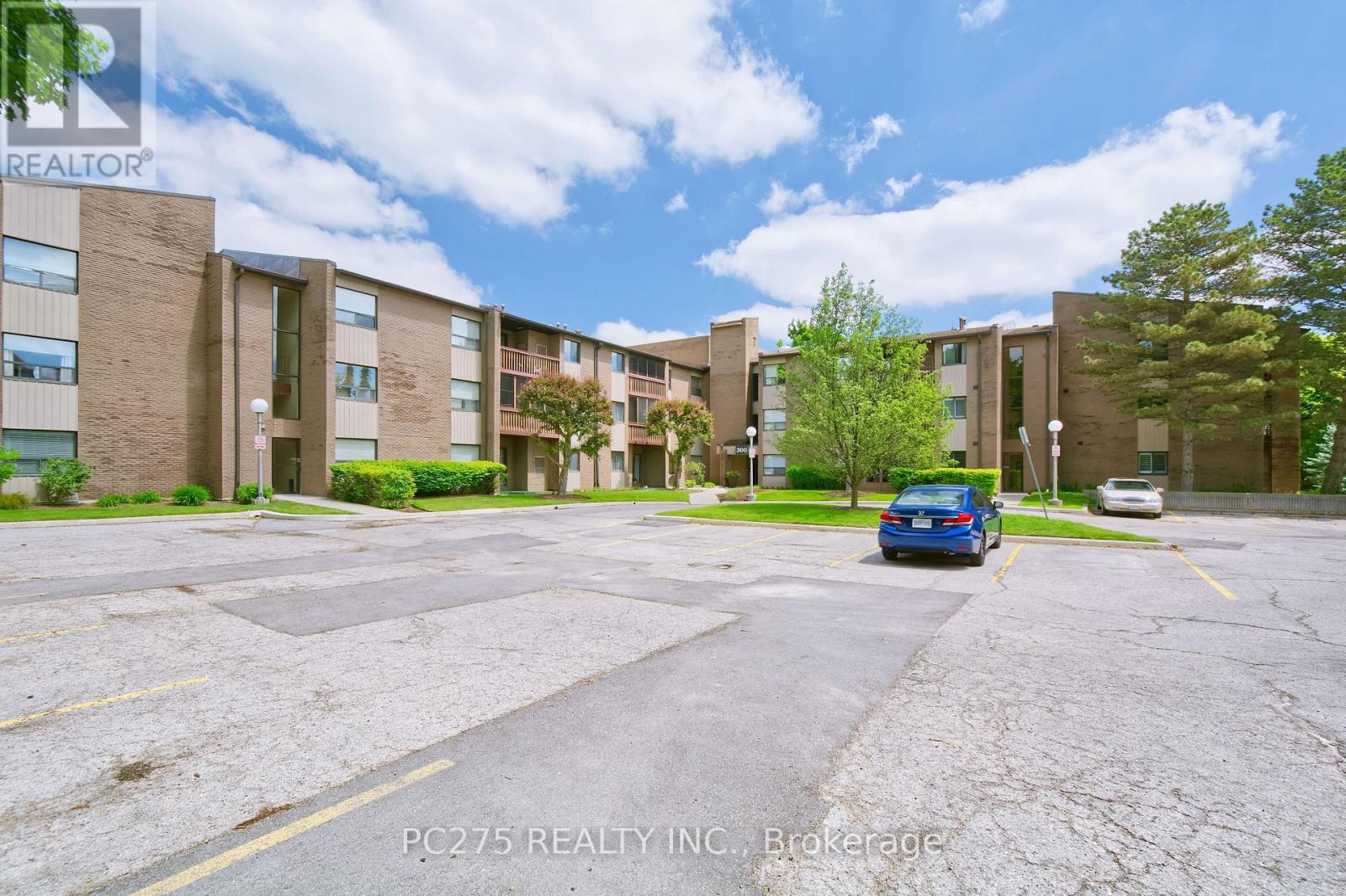 MLS® listing #29873277 for sale located at 216 - 300 EVERGLADE CRESCENT