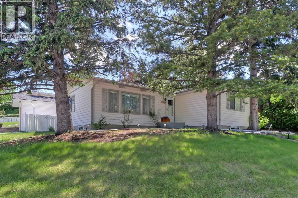 MLS® listing #29873481 for sale located at 185 Springwood Drive SW