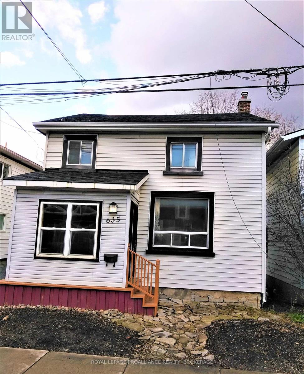 MLS® listing #29875209 for sale located at 635 VICTORIA STREET