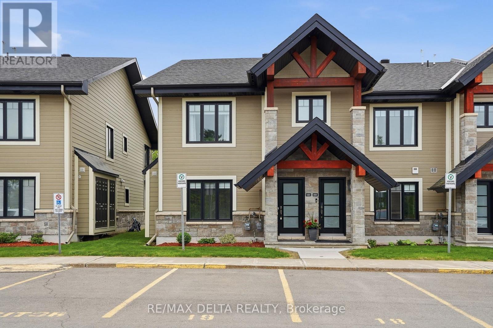 MLS® listing #29875247 for sale located at 121 - 292 MASTERS LANE
