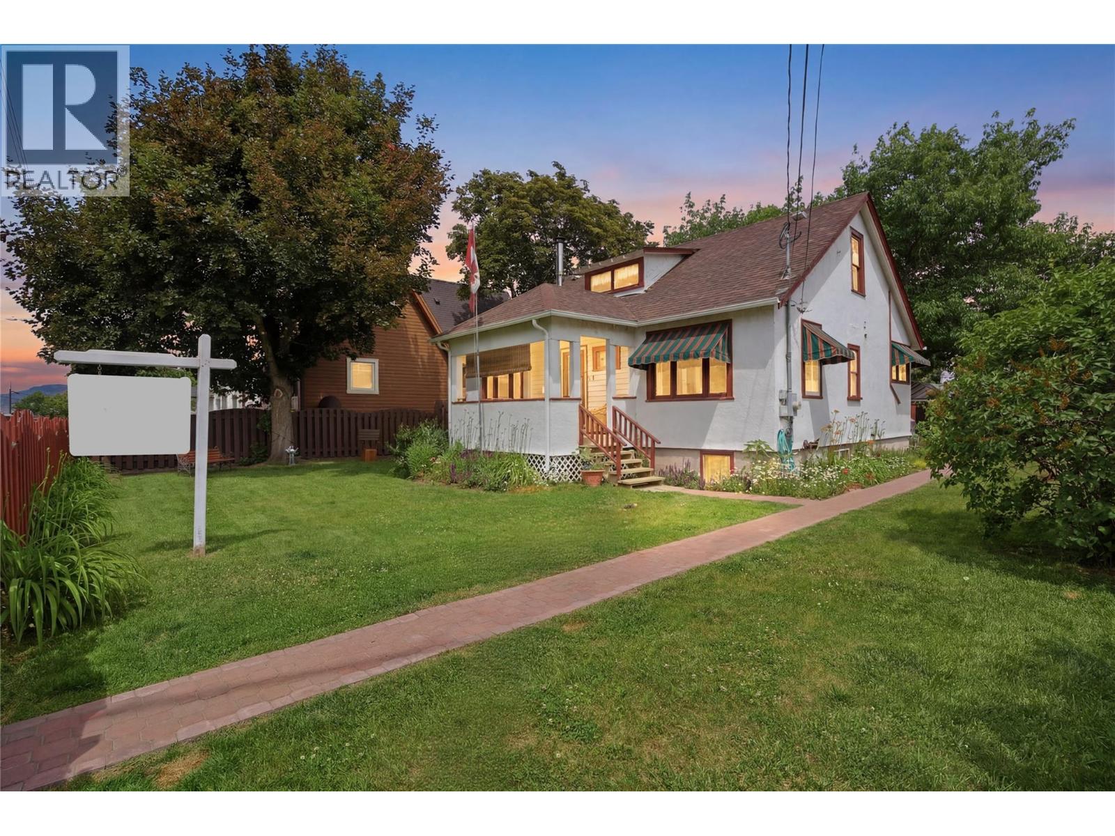 MLS® listing #29876684 for sale located at 520 Royal Avenue