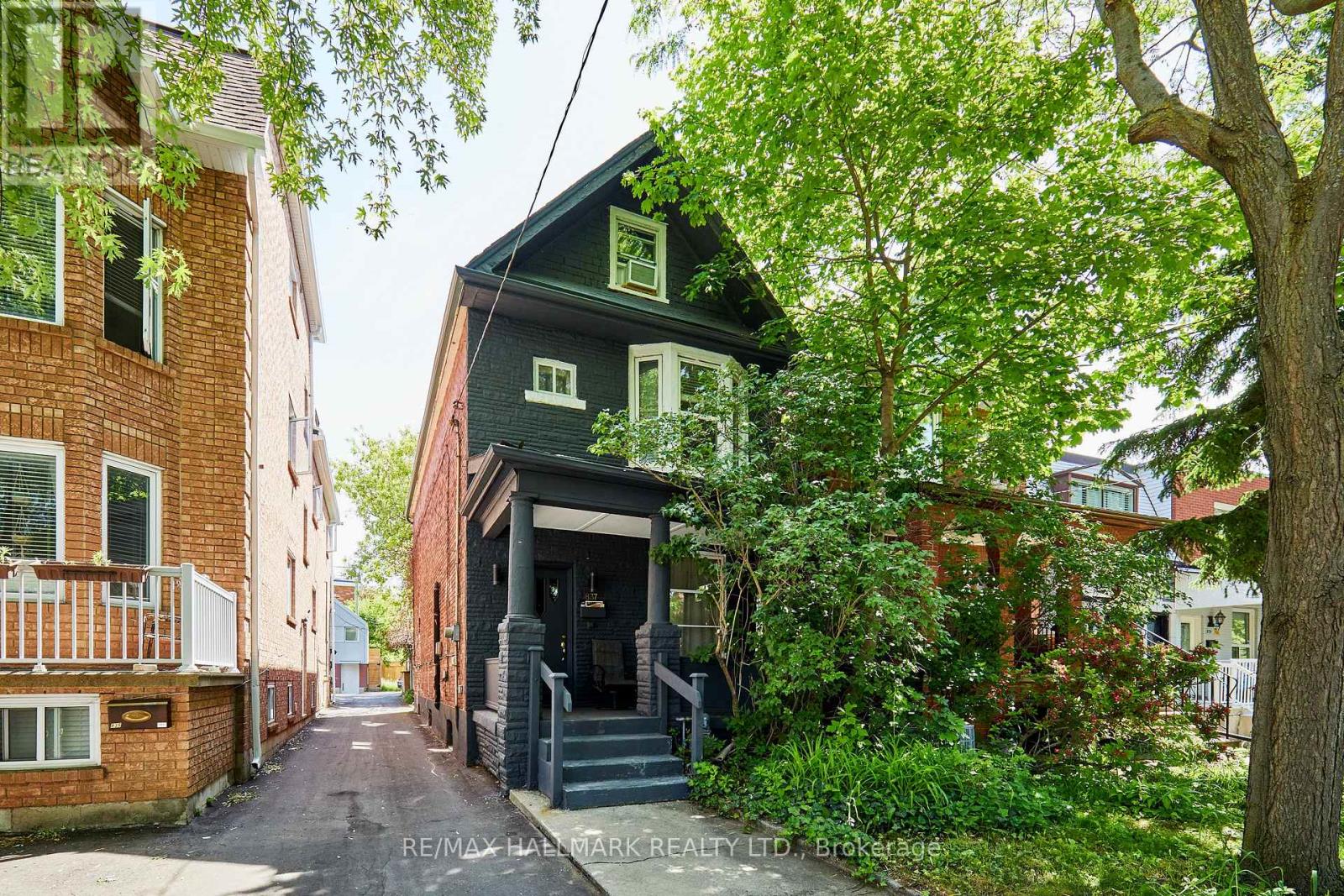 MLS® listing #29877109 for sale located at 837 GLADSTONE AVENUE