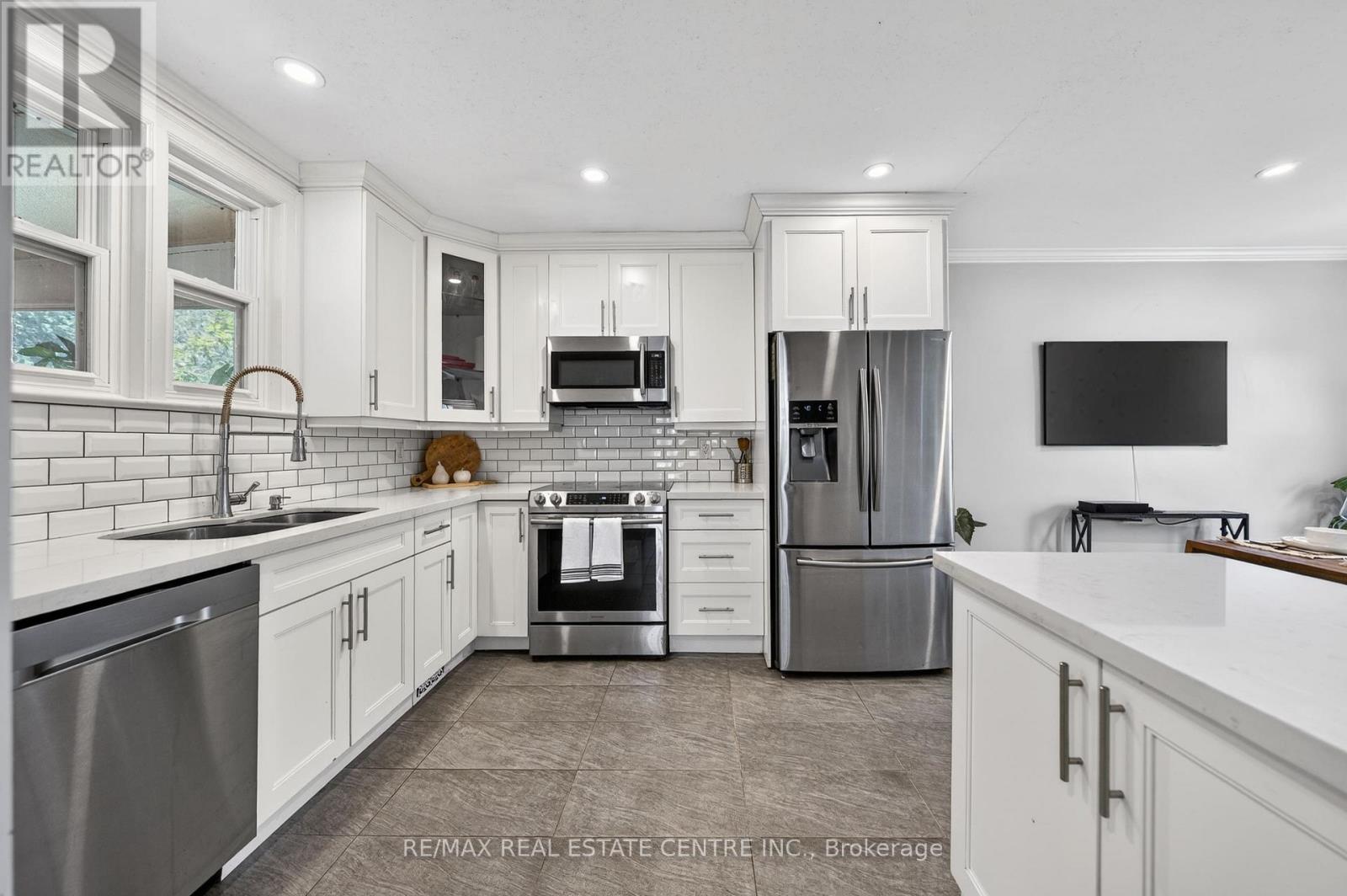 MLS® listing #29879148 for sale located at 154 BRIDGEPORT ROAD E