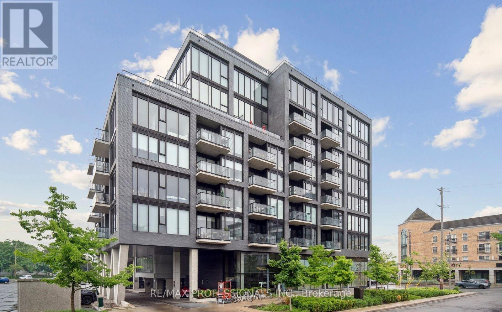 MLS® listing #29880590 for sale located at 619 - 7 SMITH CRESCENT